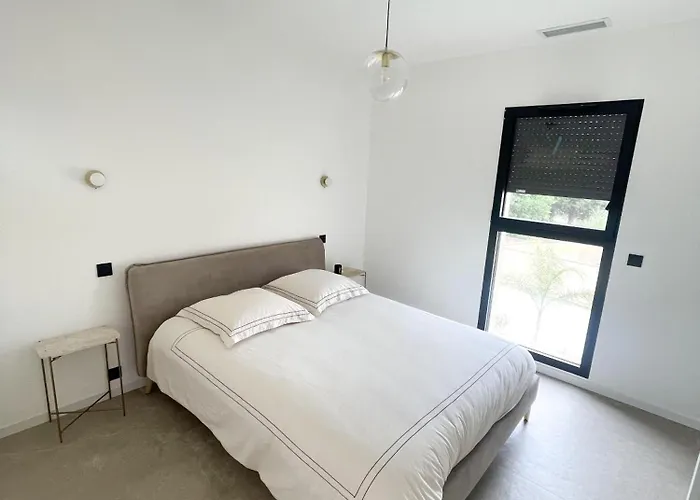 Baya - 800 M De La * Agde