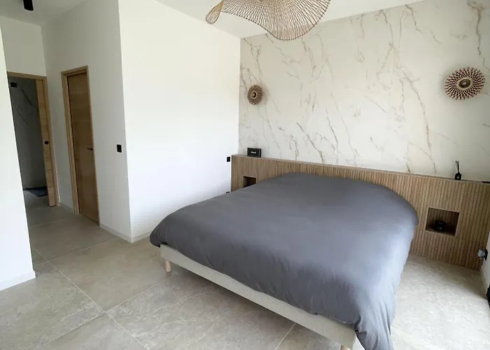 Baya - 800 M De La Vila *