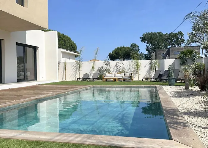 Baya - 800 M De La Agde