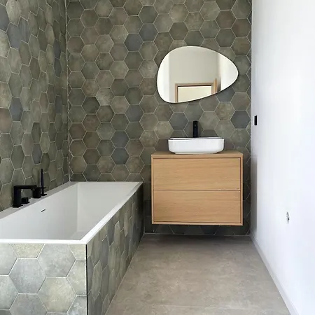 Baya - 800 M De La Villa Agde