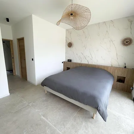 Baya - 800 M De La Villa *