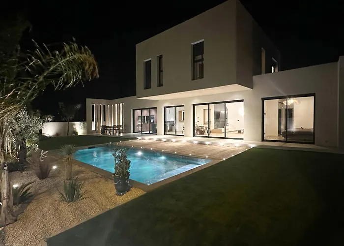 Villa Baya - 800 M De La *